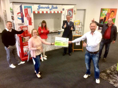 Scheckübergabe für It's for Kids (v.l.): Uli Bohnen, Eva Schwientek, Simone Eßer, Prof. Dr. Andreas Meyer-Falcke, Daniel Feigenbutz, Detlef Elstner,(c)Landeshauptstadt Düsseldorf